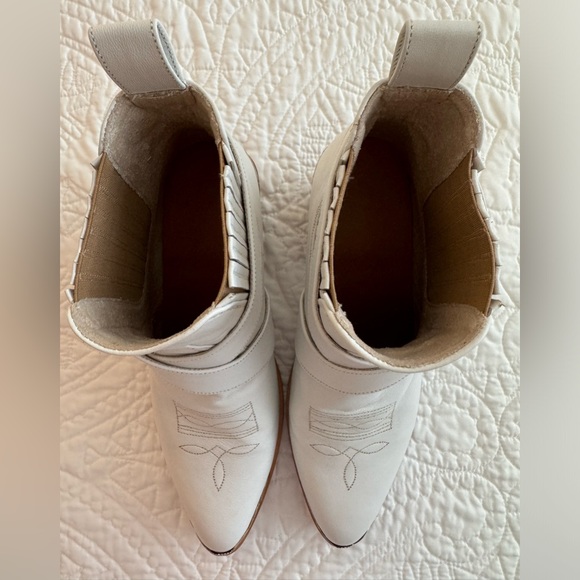 Western ankle leather boot. Detachable metal buckle harness. - Picture 9 of 15